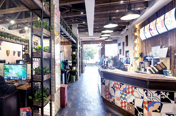 案例賞析|網(wǎng)咖——休閑娛樂(lè)空間的全新演繹(圖2) 案例賞析|網(wǎng)咖——休閑娛樂(lè)空間的全新演繹(圖2)